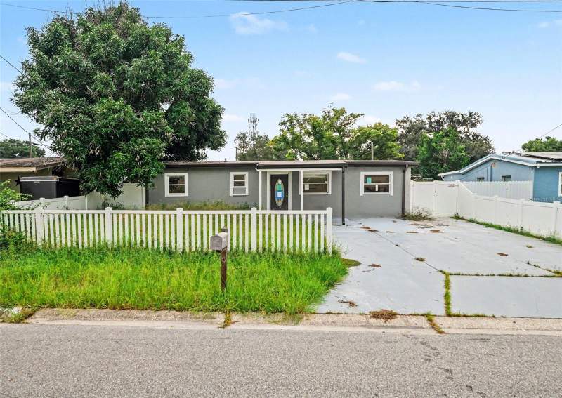 3 bedroom Single Family Residence at 10925 N Florence Avenue, Balincort Heights 3, Tampa — photo 2