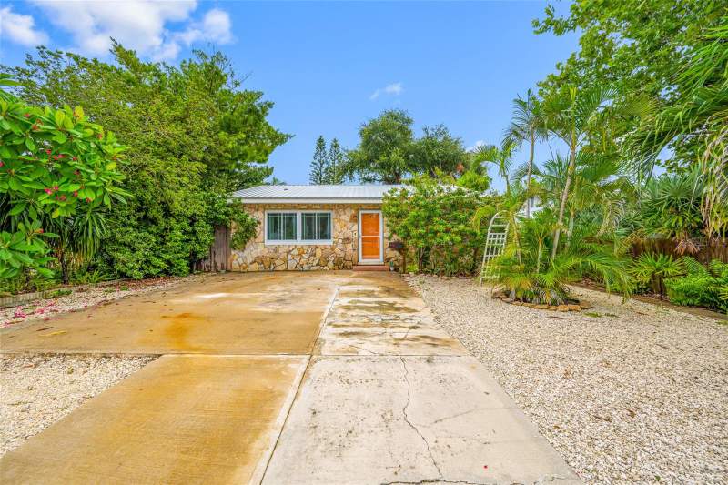 3 bedroom Single Family Residence at 3935 11TH AVENUE, CORSONS SUB, ST PETERSBURG — photo 1
