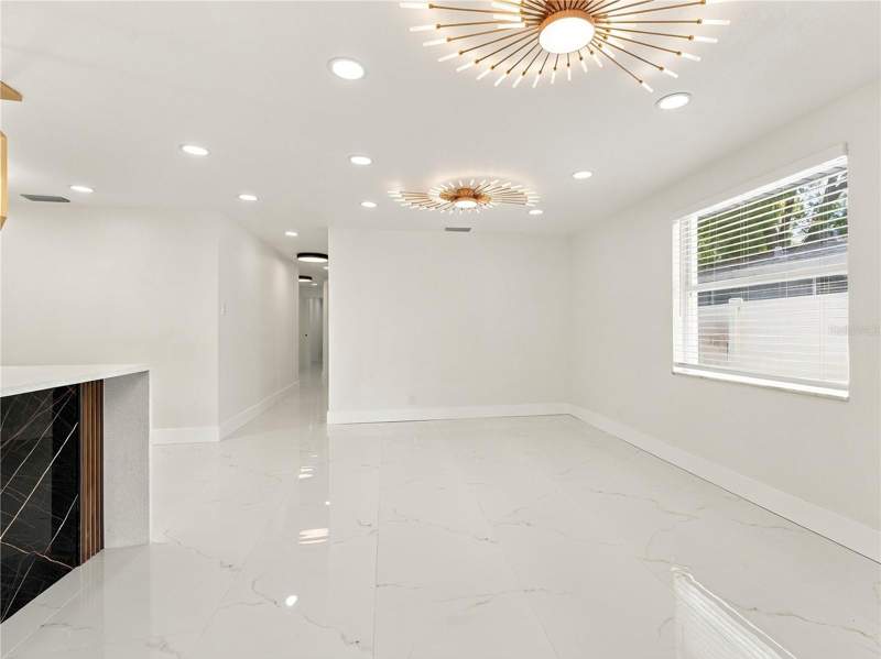 5 bedroom Single Family Residence at 8423 N Packwood Avenue, Oakwood Manor, Tampa — photo 5