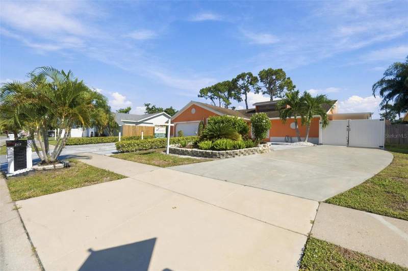 3 bedroom Single Family Residence at 6625 Mauna Loa Boulevard, Lake Sarasota, Sarasota — photo 5