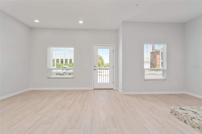 3 bedroom Townhouse at 288 N OAK AVENUE, FULTON PARK, SANFORD — photo 4