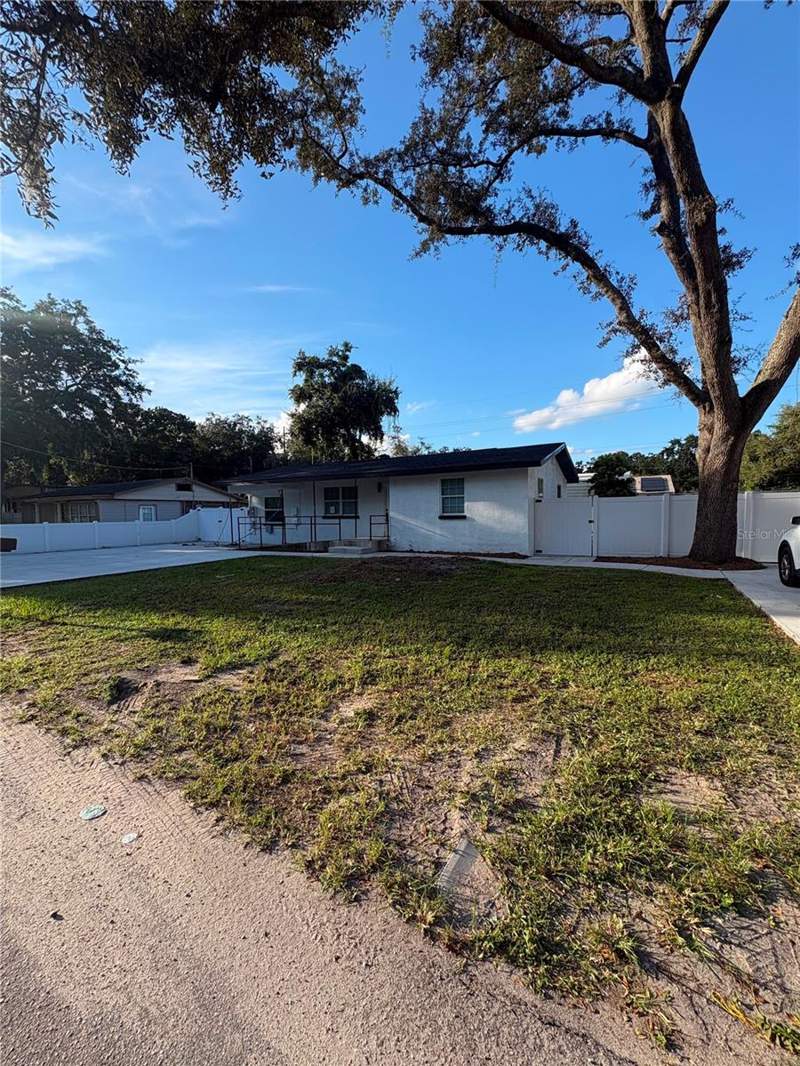 4 bedroom Single Family Residence at 122 E 130th Avenue, Inglewood Park Add 3, Tampa — photo 2