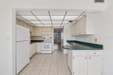 5095 Bay Street #110, St Petersburg FL - photo 6 of 34