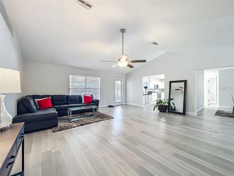 3 bedroom Single Family Residence at 12368 Killian Street, Spring Hill, Spring Hill — photo 4