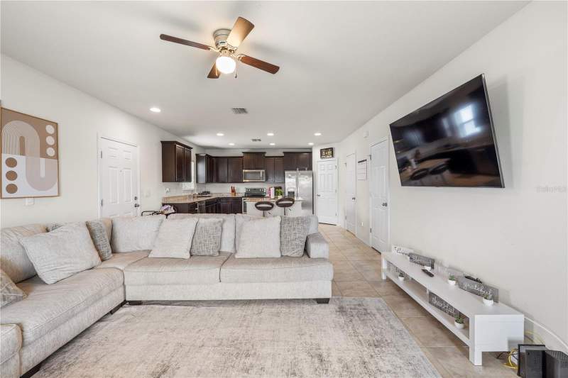 2 bedroom Townhouse at 9335 American Hickory Lane, Magnolia Park Northeast E, Riverview — photo 4