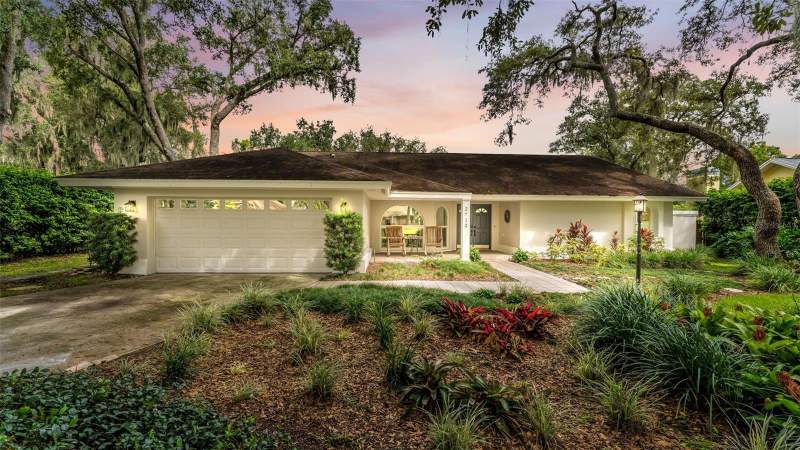 4 bedroom Single Family Residence at 2712 Laurel Oak Drive, Walden Lake Unit 20, Plant City — photo 2