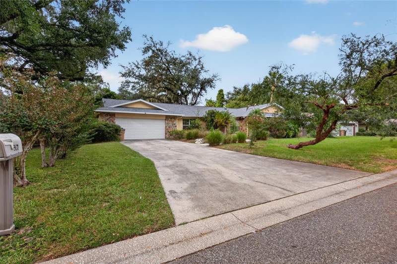 4 bedroom Single Family Residence at 531 Garrard Drive, Frances Arbor South, Temple Terrace — photo 2