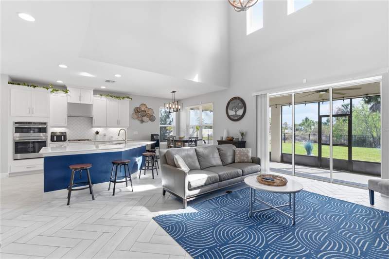 5 bedroom Single Family Residence at 4939 Los Robles Court, Artisan Lakes Eaves Bend Ph I Sp A-K, Palmetto — photo 4