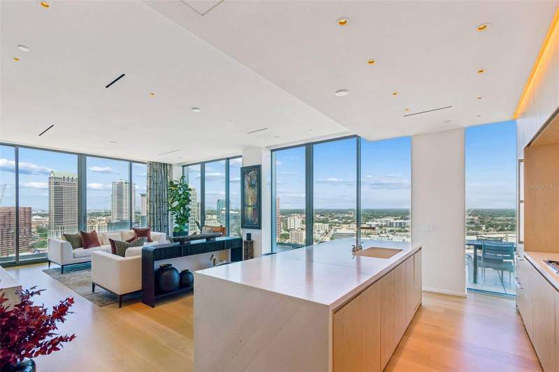 3 bedroom Condo - Hotel at 1000 Water Street #2501, 1000 Water Street Condo, Tampa — photo 2