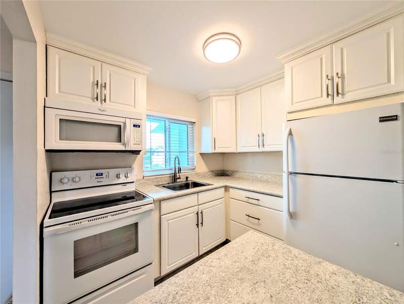 1 bedroom Condominium at 5949 Easy Street #I36, Bayshore Gardens Apts 7, Bradenton — photo 4