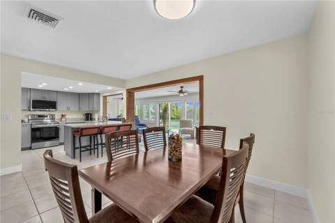 911 Silver Palm Way, Apollo Beach FL - photo 13 of 35