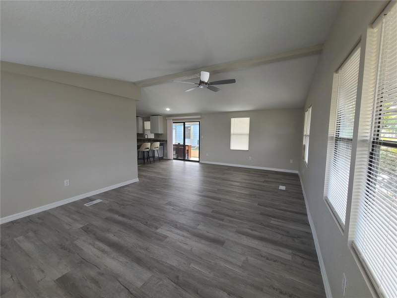 2 bedroom Manufactured Home at 710 Coachman Drive, East Coachwood Colony 1st Add, Leesburg — photo 5