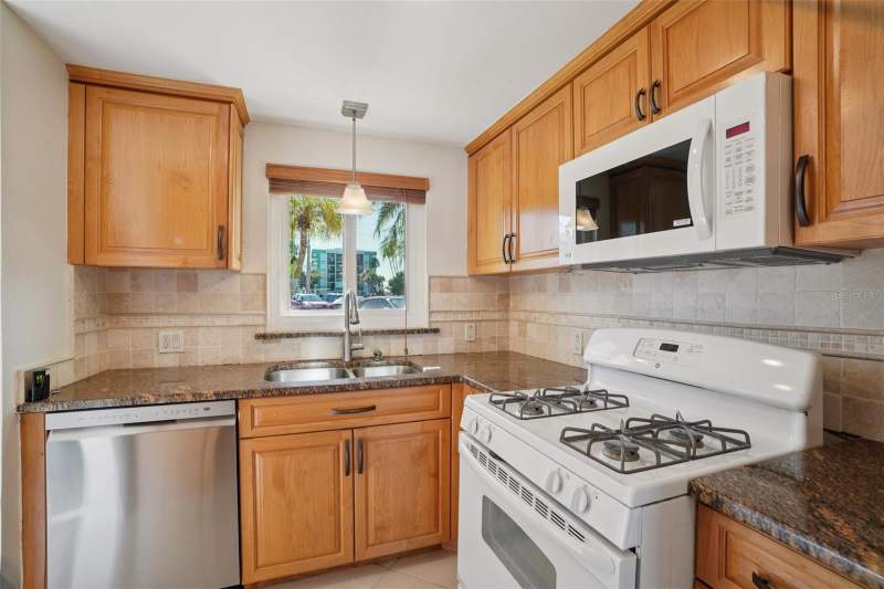 2 bedroom Condominium at 1847 Shore Drive #117, Shore Crest Bldg, South Pasadena — photo 3