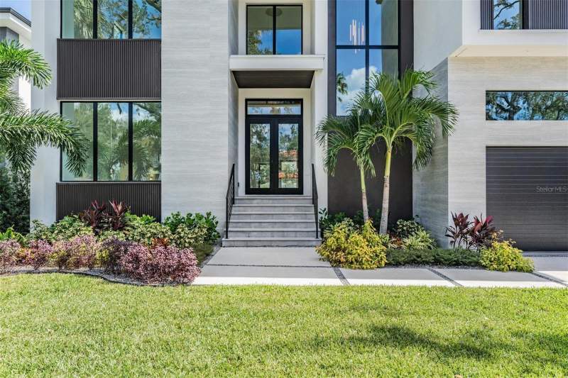 5 bedroom Single Family Residence at 214 S Renellie Drive, Beach Park Annex, Tampa — photo 5