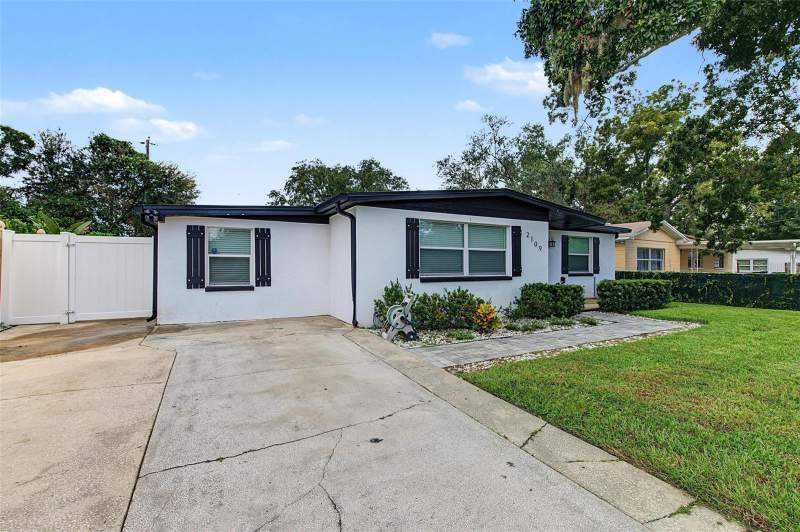 4 bedroom Single Family Residence at 2109 E Flora Street, Kies Subdivision, Tampa — photo 5