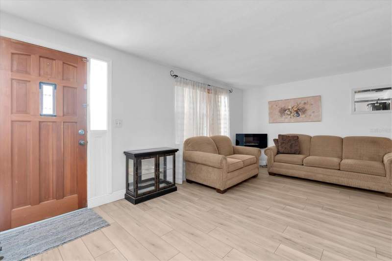 2 bedroom Single Family Residence at 4223 Moog Road, Beacon Square, Holiday — photo 2
