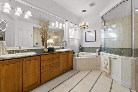 7651 Portstewart Drive, Lakewood Ranch FL - photo 9 of 59