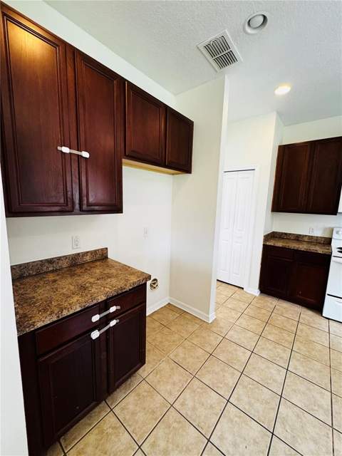890 McInnis Court, Kissimmee FL - photo 7 of 30