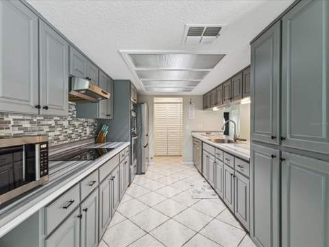 1222 Huntington Avenue, Spring Hill FL - photo 12 of 52