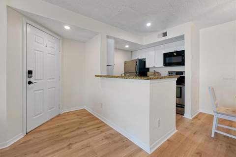 5156 Conroy Road #26, Orlando FL - photo 7 of 31