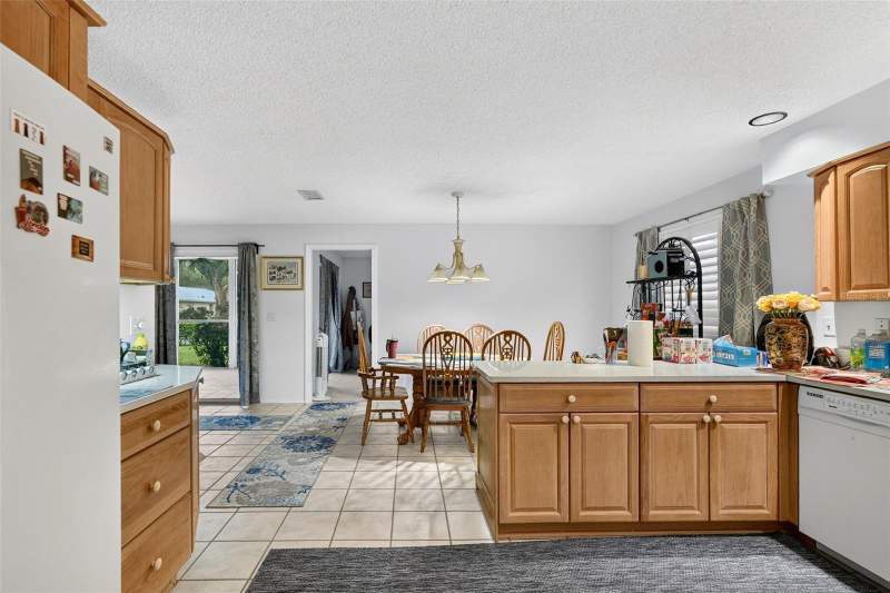 2 bedroom Condominium at 7283 Eleanor Circle, Pinehurst Sec I, Sarasota — photo 4