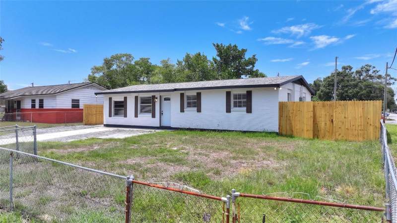 3 bedroom Single Family Residence at 8204 Allamanda Avenue, Progress Village Unit 1, Tampa — photo 3