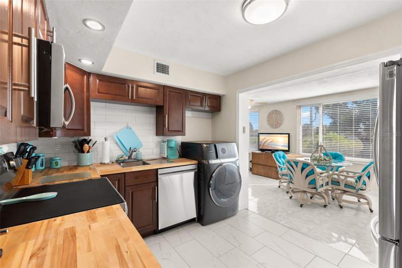 2 bedroom Condominium at 2461 Canadian Way #27, On Top Of The World, Clearwater — photo 2