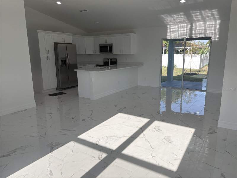 3 bedroom Single Family Residence at 2810 NW 26th Place, Cape Coral, Cape Coral — photo 4