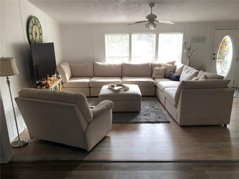 4 bedroom Manufactured Home at 265 W McClendon St, Na, Lady Lake — photo 3