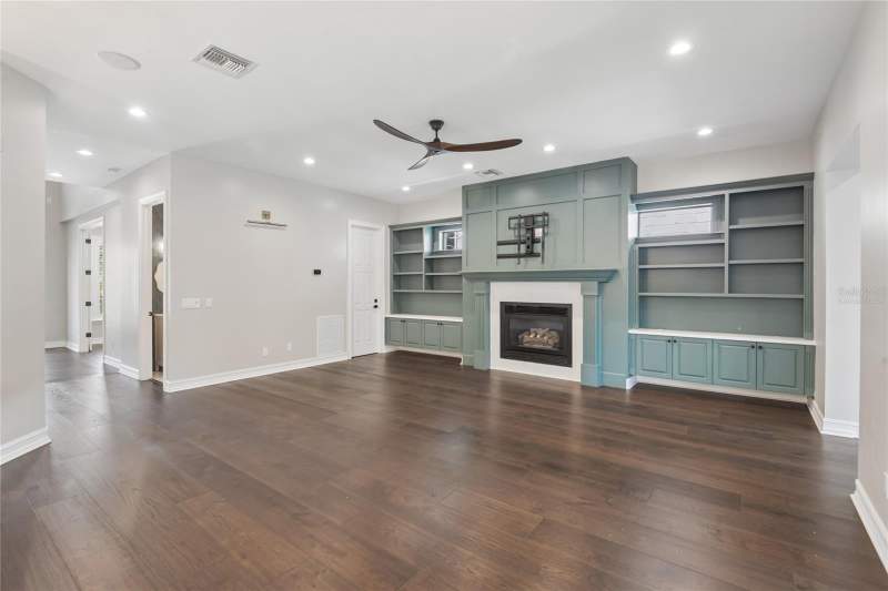 5 bedroom Single Family Residence at 5105 W Neptune Way, Beach Park, Tampa — photo 4