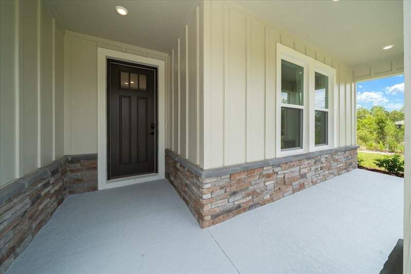 4 bedroom Single Family Residence at 16213 Penn State Road, Royal Highlands, Weeki Wachee — photo 2