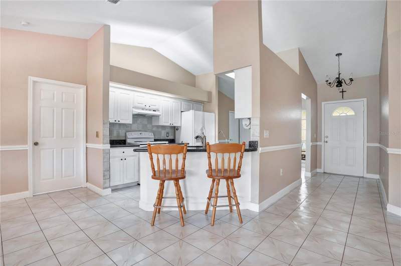 4 bedroom Single Family Residence at 667 Jessanda Cir, Scott Lake West, Lakeland — photo 4