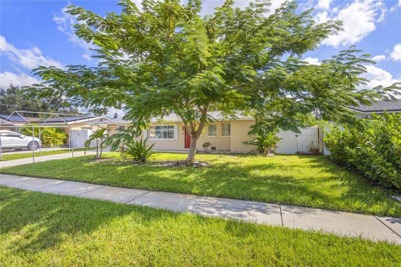 4 bedroom Single Family Residence at 3579 Bali Drive, Ridgewood Estates Add 05 Resub 01, Sarasota — photo 2