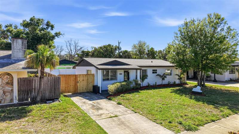 4 bedroom Single Family Residence at 13657 120TH LANE, RIDGECREST ACRES, LARGO — photo 5