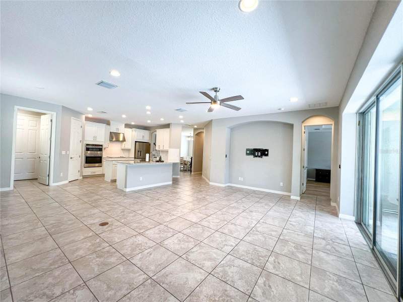 4 bedroom Single Family Residence at 8033 Clementine Lane, Citrus Chase, Tampa — photo 4