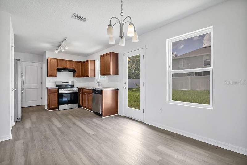 3 bedroom Single Family Residence at 303 Anchovie Court, Poinciana Nbrhd 04 Village 07, Poinciana — photo 4