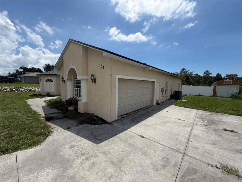 3 bedroom Single Family Residence at 7061 Ovenbird Road, Royal Highlands, Weeki Wachee — photo 2