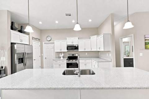15450 Cliff Swallow Road, Weeki Wachee FL - photo 9 of 50