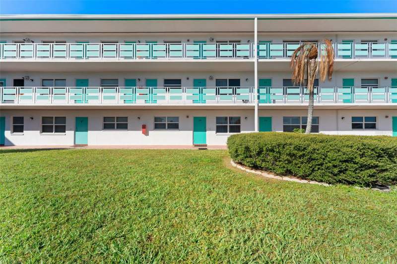2 bedroom Condominium at 1950 59th Avenue #114, Town Apts Condo, St Petersburg — photo 3
