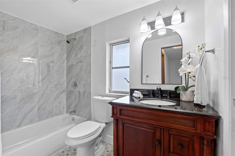 3 bedroom Single Family Residence at 230 Beverly Boulevard, Unplatted, Brandon — photo 4