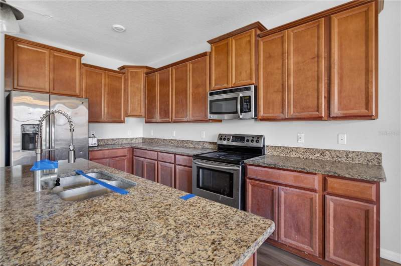 4 bedroom Single Family Residence at 10919 Rainbow Pyrite Drive, Highland Estates Ph 2A, Wimauma — photo 4