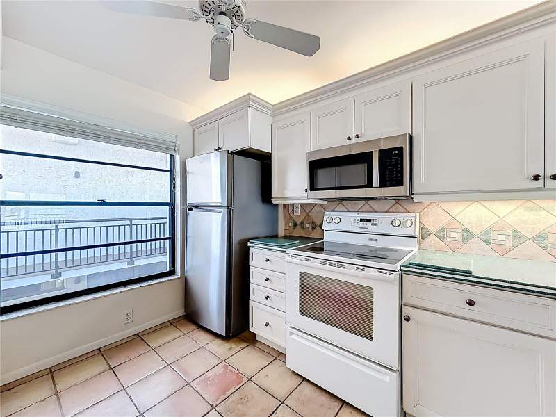 2 bedroom Condominium at 6211 Sun Boulevard #211, Casa Del Mar Condo III, St Petersburg — photo 3
