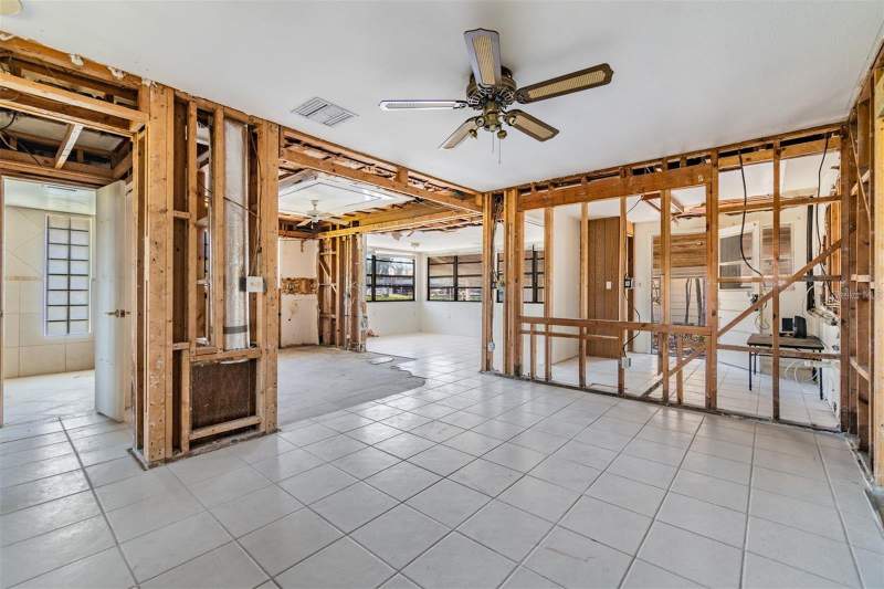 4 bedroom Single Family Residence at 2620 Trent Road, Tampa & Tarpon Spgs Land Co, Palm Harbor — photo 3