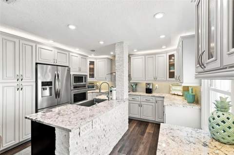 5023 Starfish Drive #E, St Petersburg FL - photo 11 of 56