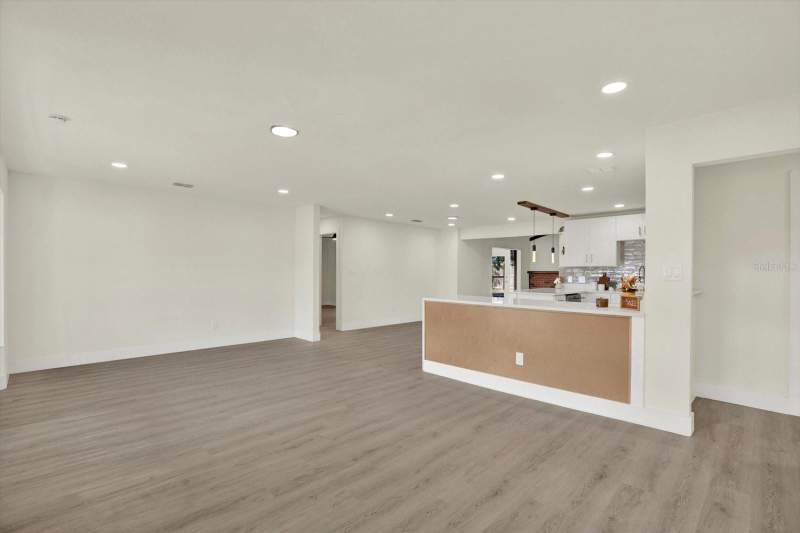 3 bedroom Single Family Residence at 720 Sailfish Drive, Brandon Tradewinds Add, Brandon — photo 3