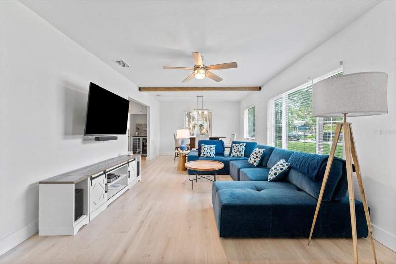 3 bedroom Single Family Residence at 802 W Coral Street, Suburb Royal, Tampa — photo 2