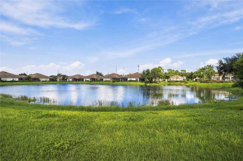 2 bedroom Villa at 5448 Chatham Square Way, Fairfield, Bradenton — photo 2