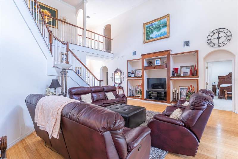 6 bedroom Single Family Residence at 915 Hickory Fork Drive, Lake Weeks Ph 1, Seffner — photo 4