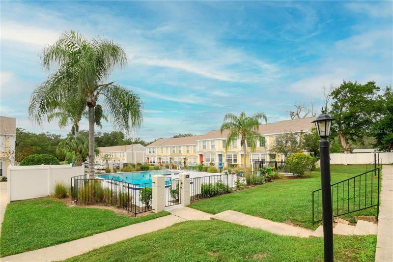 Embassy Park Townhomes Condo