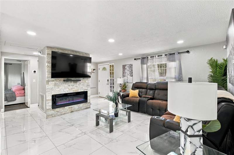 4 bedroom Single Family Residence at 101 Mitchell Drive, Hickory Hammock Unit 3A, Brandon — photo 3